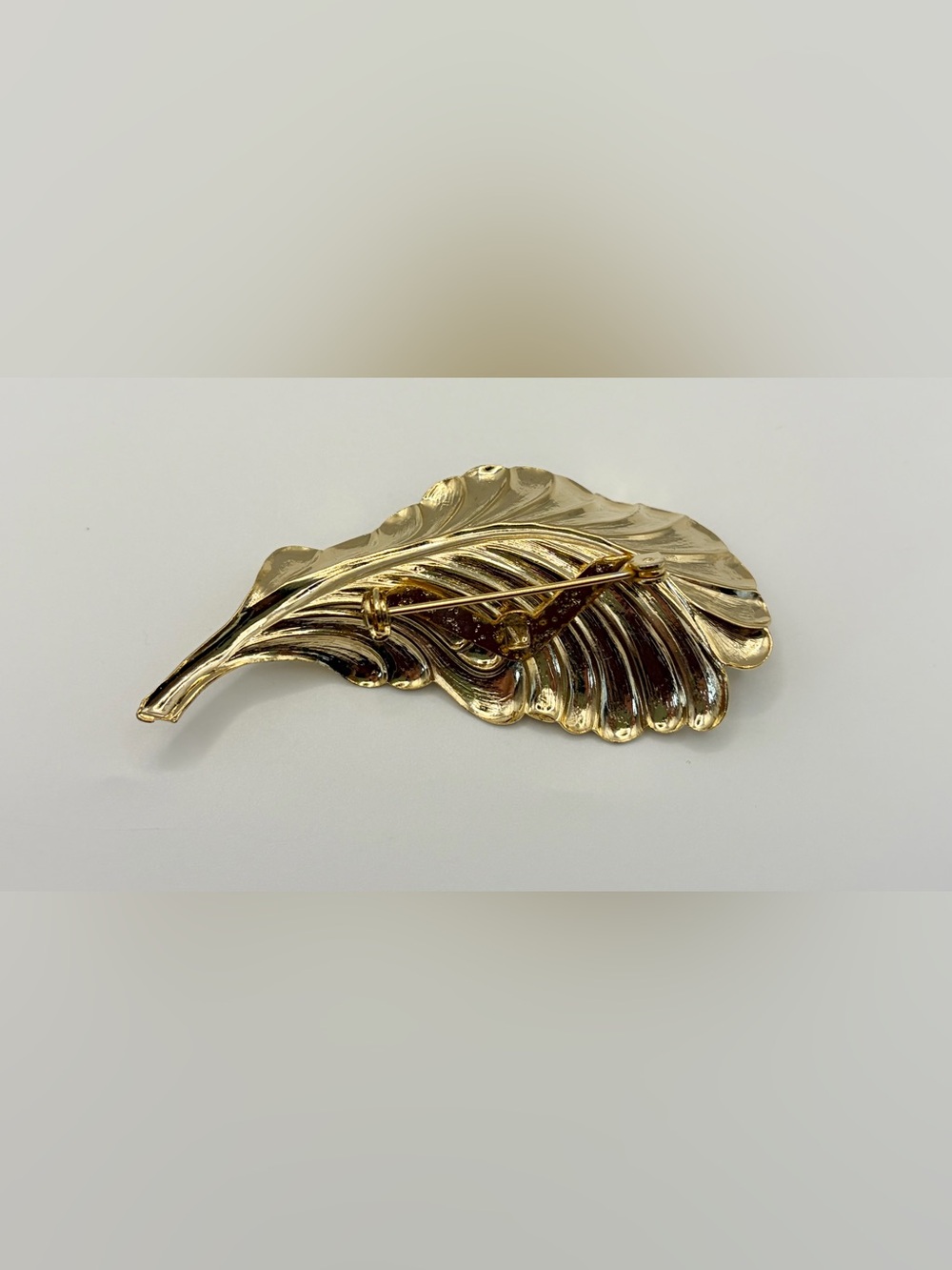 Gold Tone Lettuce Leaf Brooch - Picture 2 of 2